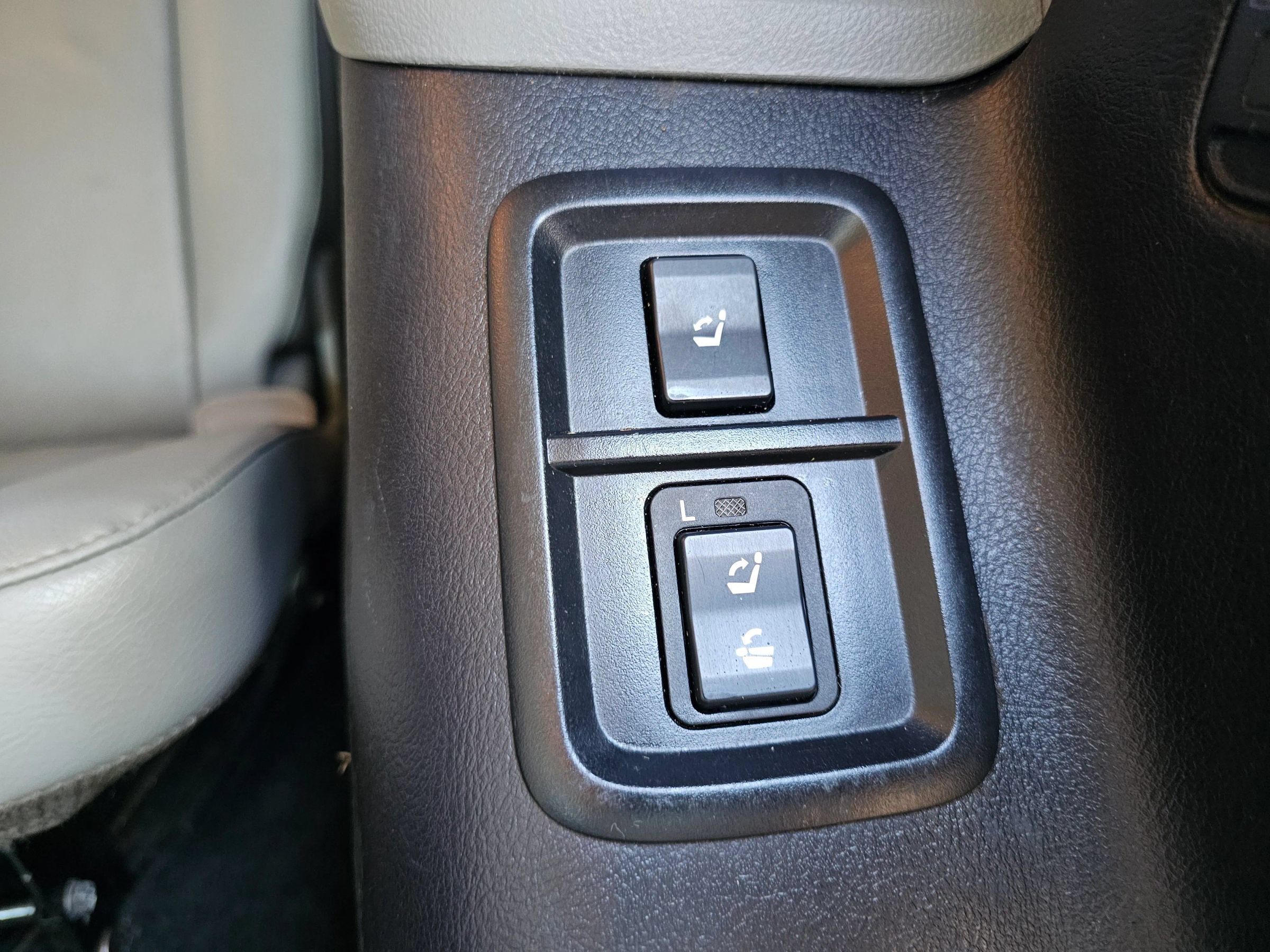 Used 2013 Toyota Sequoia Limited AWD/4WD image 24
