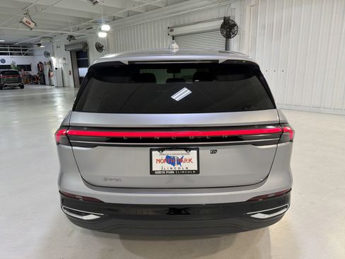 New 2026 Lincoln Nautilus Premier image 27