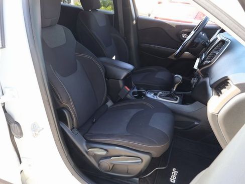 Used 2017 Jeep Cherokee Latitude w/ Safety/Convenience Group image 18