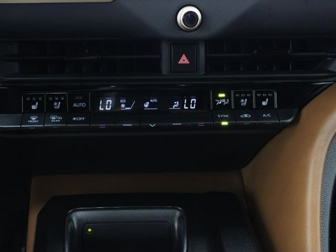 Certified 2025 Toyota Crown Signia w/ Advanced Technology Package AWD/4WD image 20