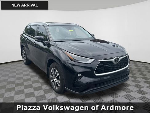 Used 2023 Toyota Highlander XLE AWD/4WD image 1