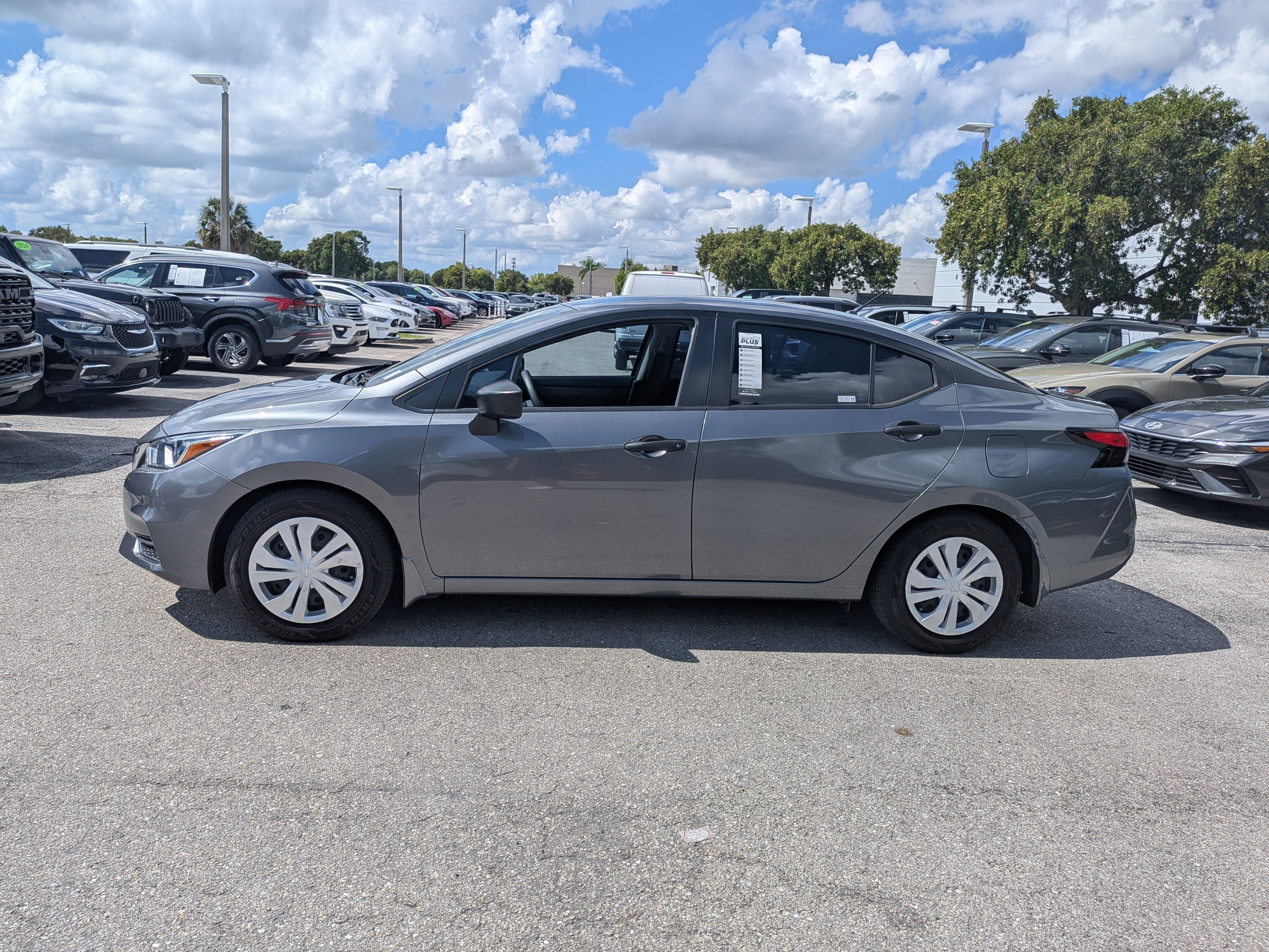 Used 2021 Nissan Versa S FWD image 7