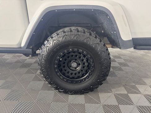 Used 2023 Jeep Gladiator Rubicon w/ LED Lighting Group AWD/4WD image 13