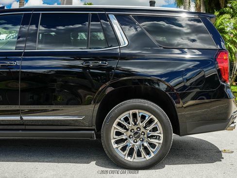 Used 2023 GMC Yukon Denali Ultimate AWD/4WD image 3