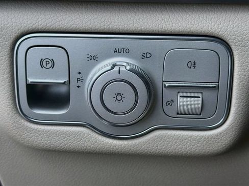 Used 2022 Mercedes-Benz GLS 450 4MATIC image 38