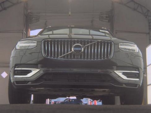 Used 2024 Volvo XC90 T8 Ultimate w/ Protection Package Premier AWD/4WD image 3