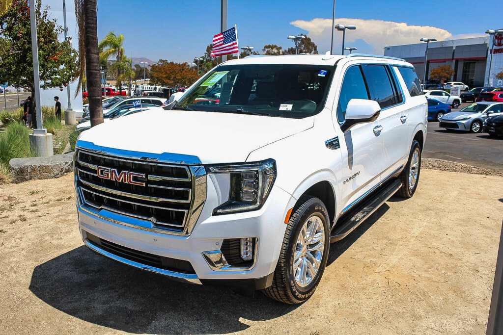 Used 2024 GMC Yukon XL SLT RWD image 22