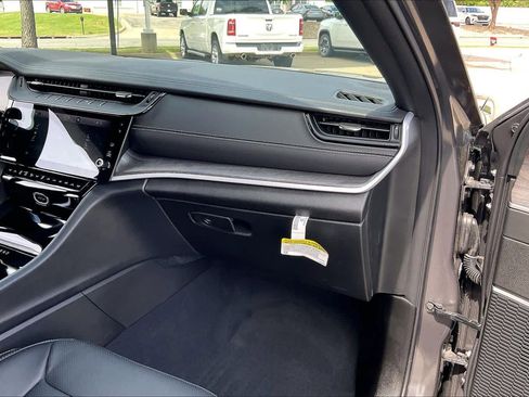Used 2026 Jeep Grand Cherokee Limited AWD/4WD image 18