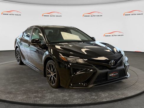 Used 2023 Toyota Camry SE w/ Blackout Package (TMS) AWD/4WD image 5