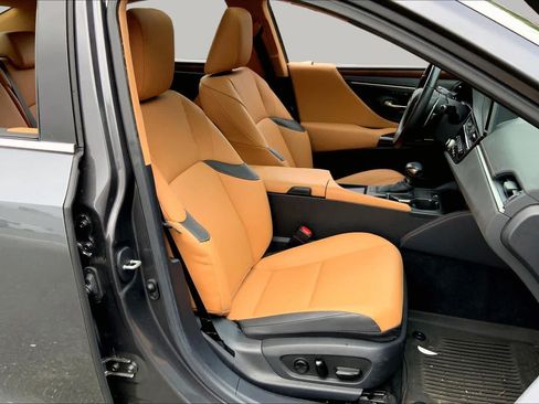 Used 2024 Lexus ES 350 w/ Premium Package FWD image 9