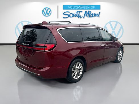 Used 2021 Chrysler Pacifica Touring-L w/ Premium & Safety Sphere Group FWD image 7