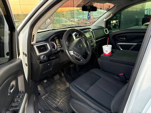 Used 2018 Nissan Titan SV AWD/4WD image 7