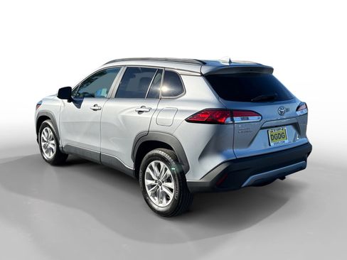 Used 2024 Toyota Corolla Cross LE image 3