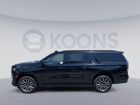 Used 2023 Cadillac Escalade ESV Sport Platinum AWD/4WD image 2
