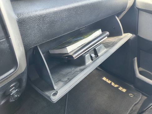 Used 2017 RAM 1500 Classic SLT AWD/4WD image 25