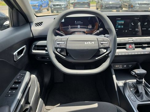 New 2026 Kia K4 FWD image 12