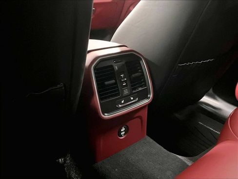 Used 2025 Porsche Macan image 26