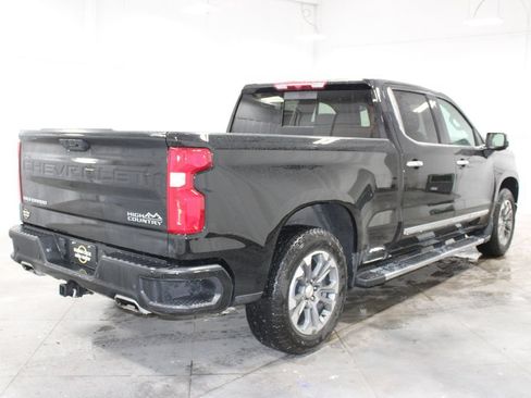 Used 2025 Chevrolet Silverado 1500 High Country AWD/4WD image 9