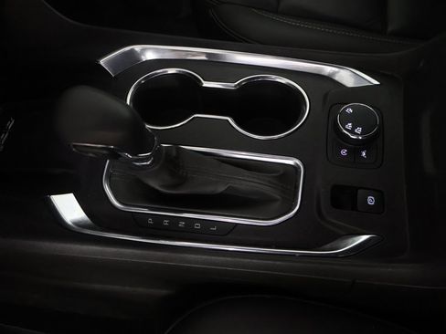 Used 2023 Chevrolet Traverse LT image 50