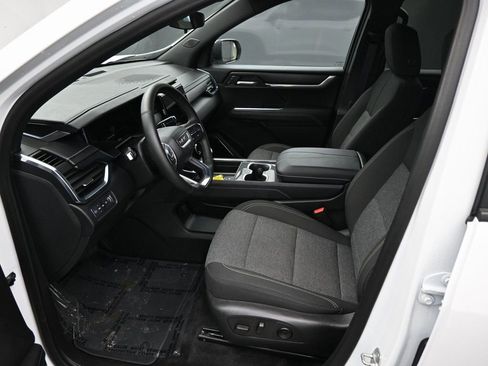 Used 2025 GMC Acadia Elevation image 9