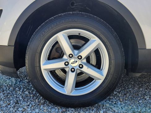 Used 2017 Ford Explorer XLT w/ Equipment Group 202A AWD/4WD image 10