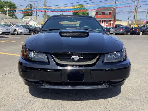Used 2004 Ford Mustang GT RWD image 2
