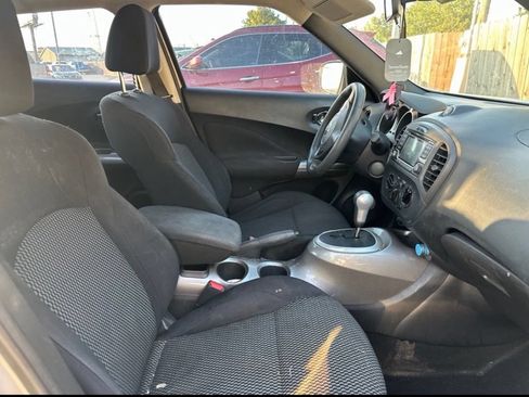 Used 2016 Nissan Juke S FWD image 11