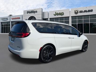 New 2026 Chrysler Pacifica Limited w/ S Appearance Package