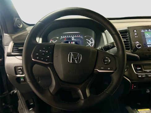 Used 2025 Honda Passport EX-L image 11