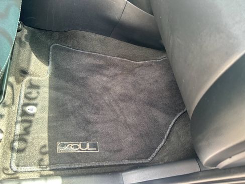 Used 2013 Kia Soul + w/ Audio Pkg FWD image 23