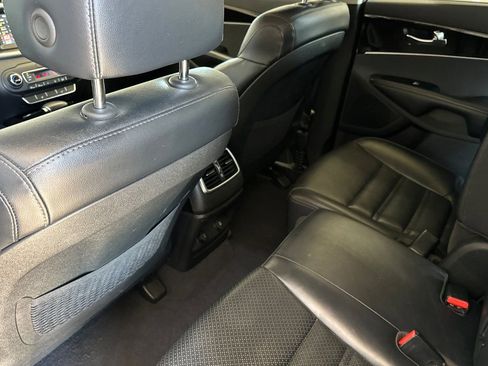 Used 2019 Kia Sorento EX image 13