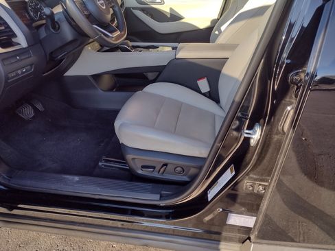 Used 2023 Nissan Rogue SL image 10