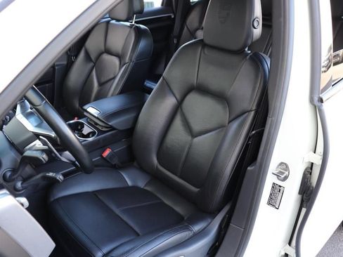 Used 2018 Porsche Cayenne Platinum Edition w/ Premium Package image 18