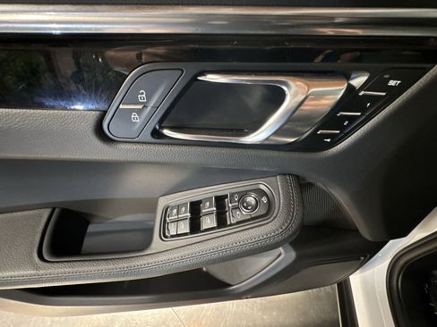 Used 2024 Porsche Macan image 19