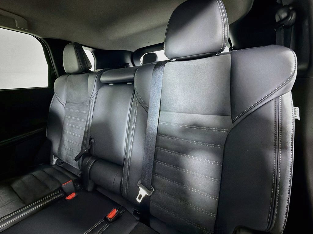 Used 2025 Mitsubishi Outlander AWD image 19