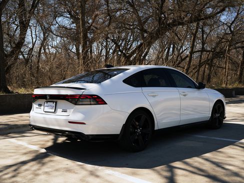 Used 2025 Honda Accord Sport image 9