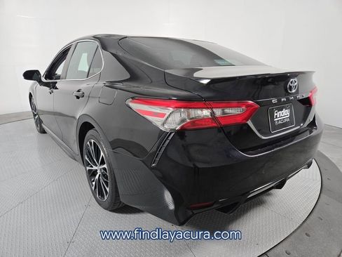 Used 2018 Toyota Camry SE image 4