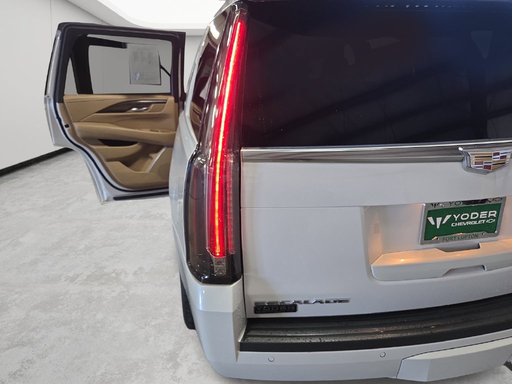 Used 2020 Cadillac Escalade Platinum AWD/4WD image 49
