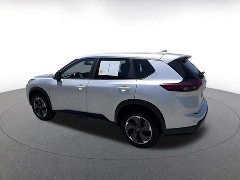 Used 2025 Nissan Rogue SV AWD/4WD image 9