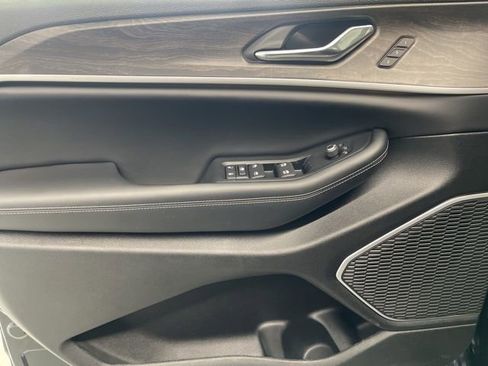 New 2026 Jeep Grand Cherokee Limited image 17