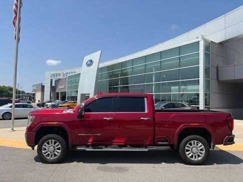 Used 2021 GMC Sierra 2500 Denali AWD/4WD image 2