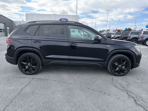 Used 2024 Volkswagen Taos SE image 2