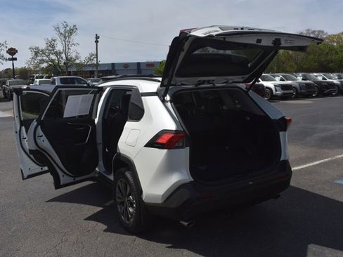 Used 2022 Toyota RAV4 XLE Premium image 16