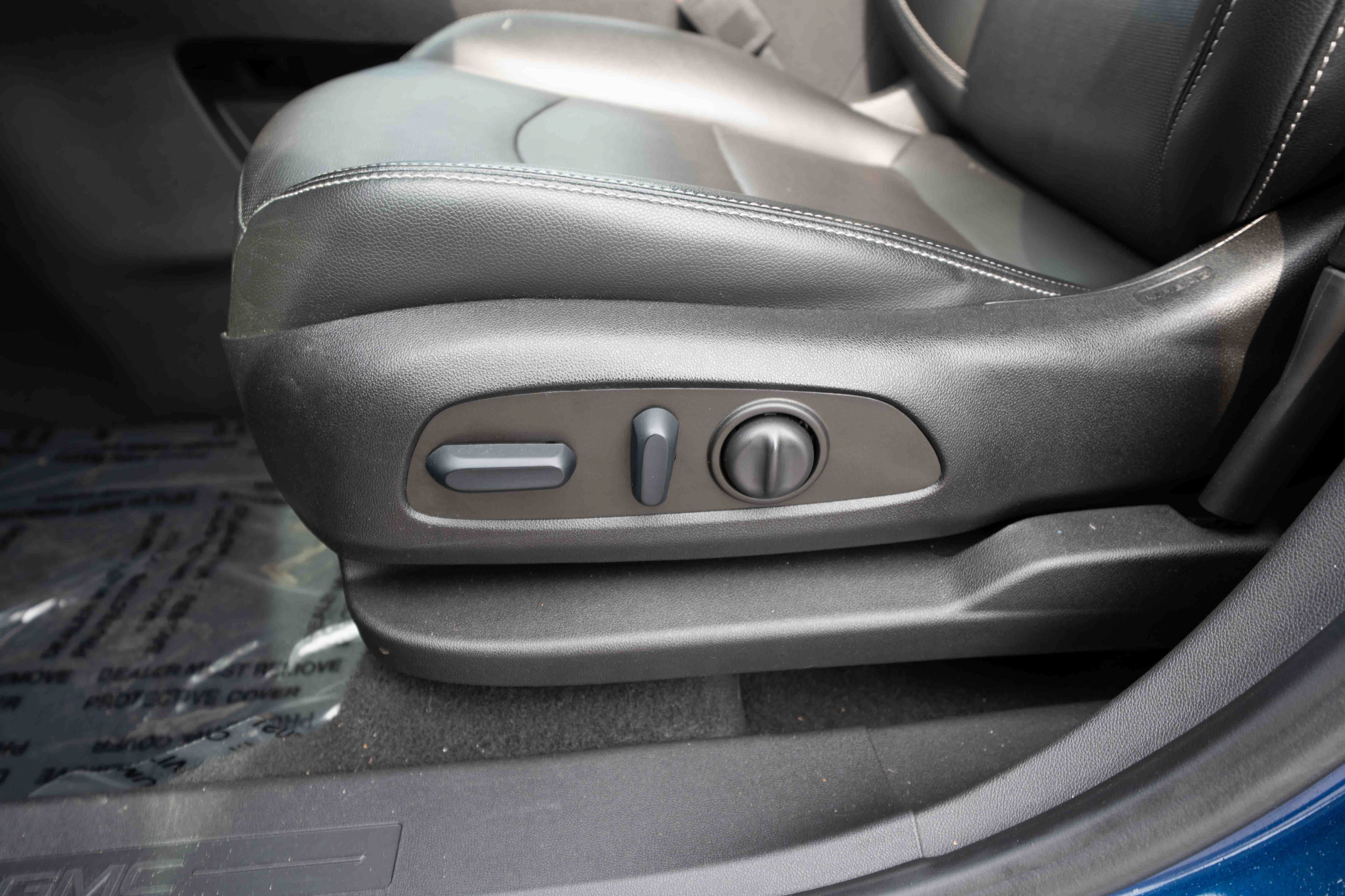 Used 2023 GMC Terrain SLT AWD/4WD image 12