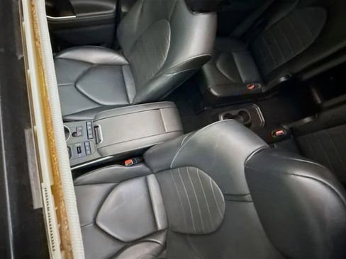 Used 2021 Toyota Highlander XLE image 21