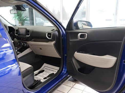 Used 2020 Hyundai Venue SEL image 36