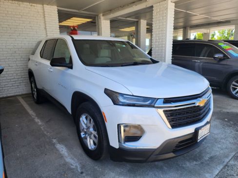 Used 2022 Chevrolet Traverse LS FWD image 5