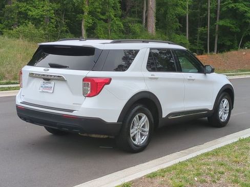 Used 2023 Ford Explorer XLT AWD/4WD image 13