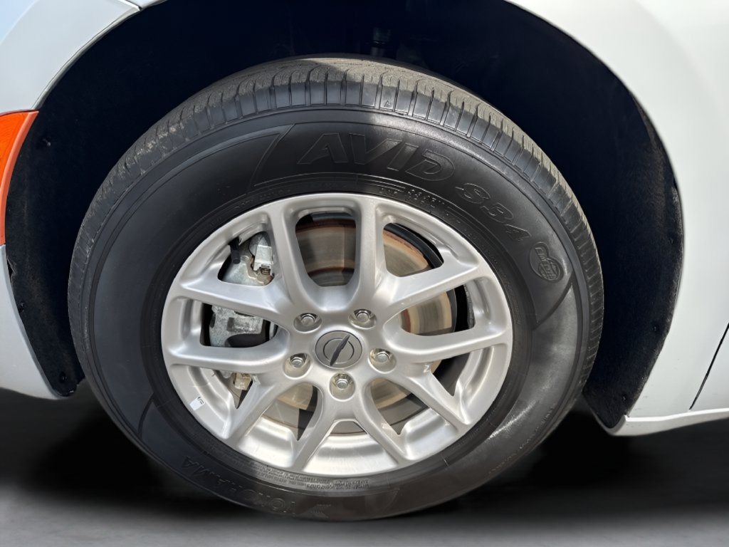 Used 2024 Chrysler Pacifica Touring-L FWD image 32