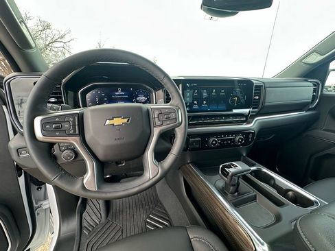 Used 2025 Chevrolet Silverado 1500 LT w/ Z71 Off-Road Package image 11